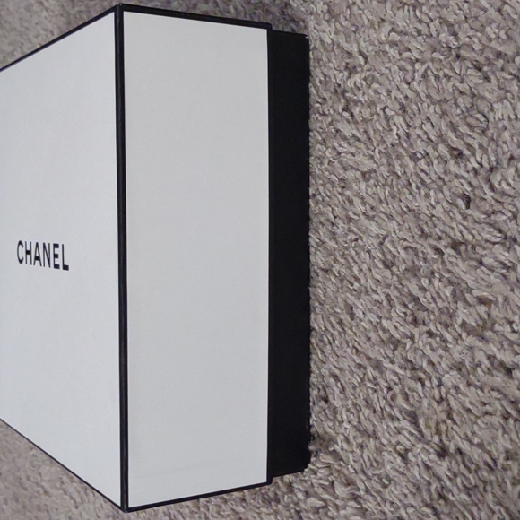 Authentic Chanel Gift Box - Picture 6 of 9
